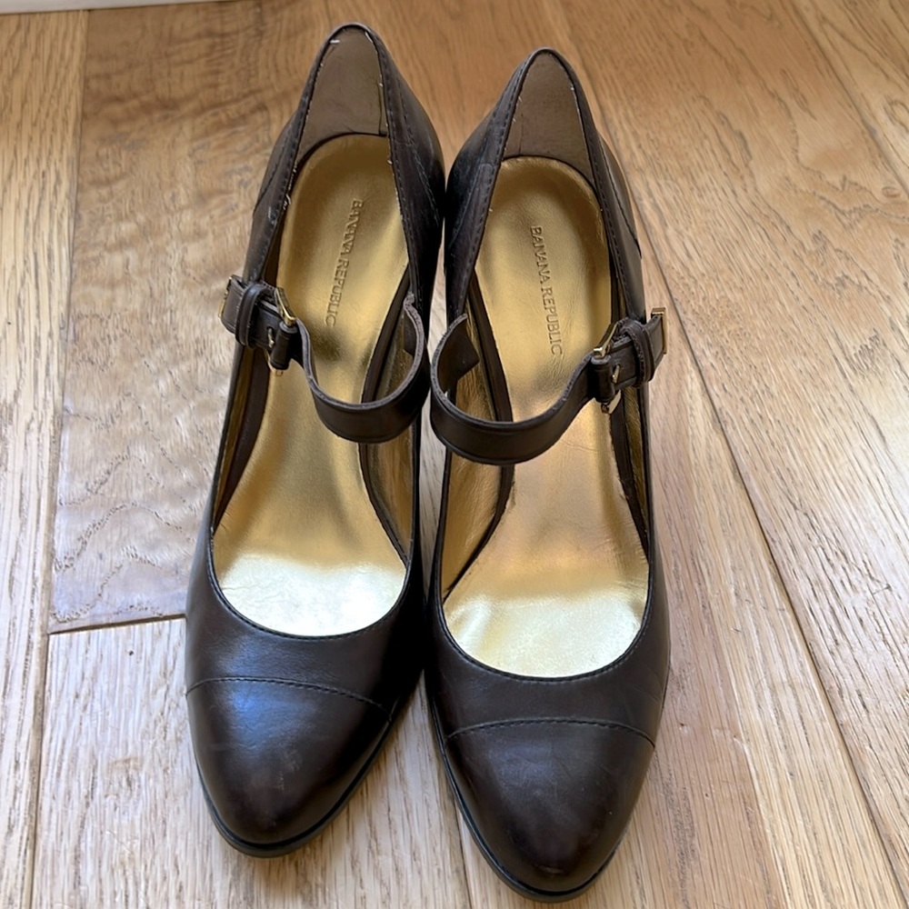 Banana Republic Women's Brown Leather Mary Jane Pumps